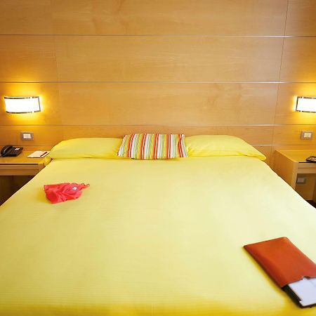 Ibis Styles Parma Toscanini Exterior foto