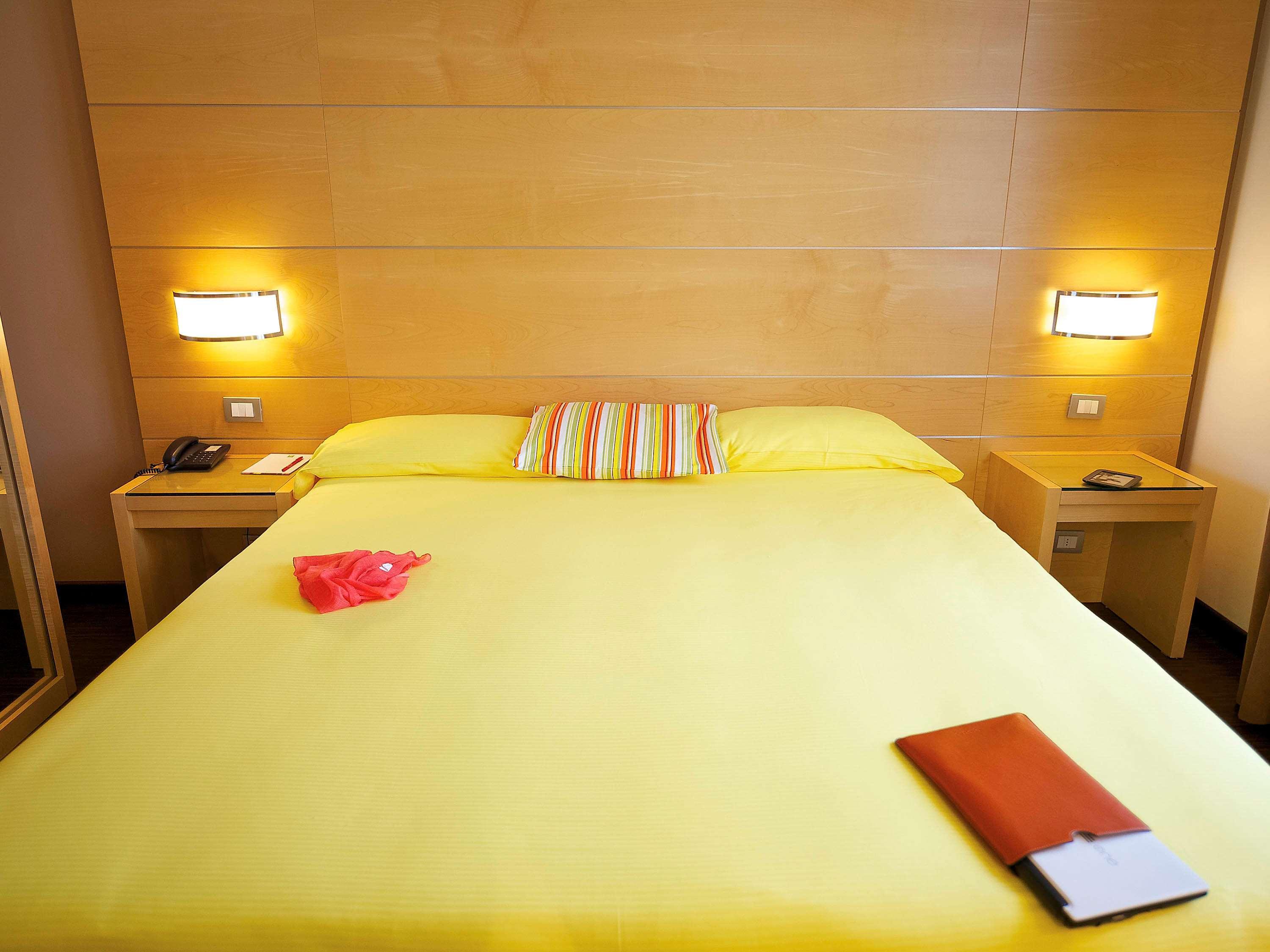 Ibis Styles Parma Toscanini Exterior foto