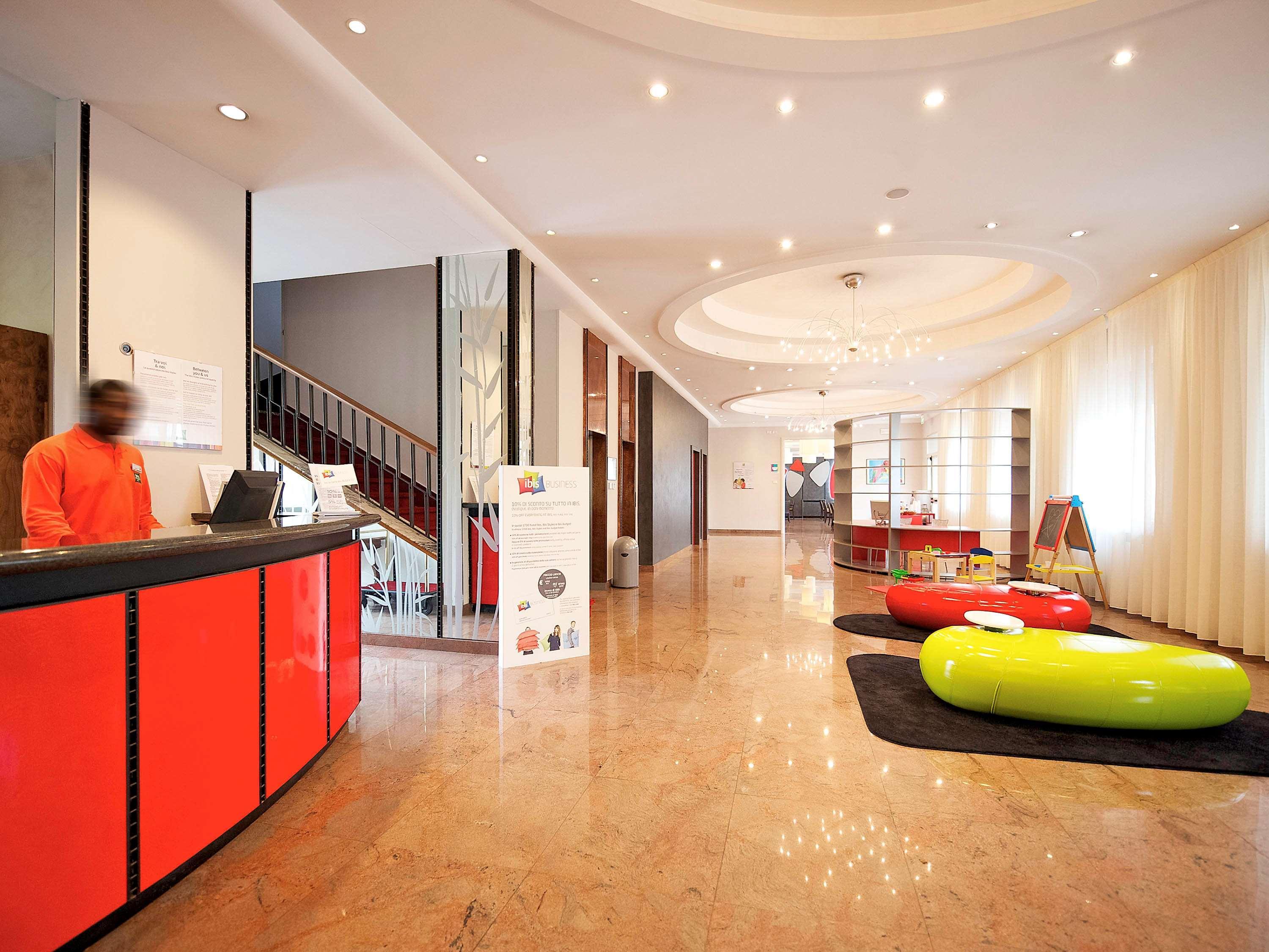 Ibis Styles Parma Toscanini Exterior foto