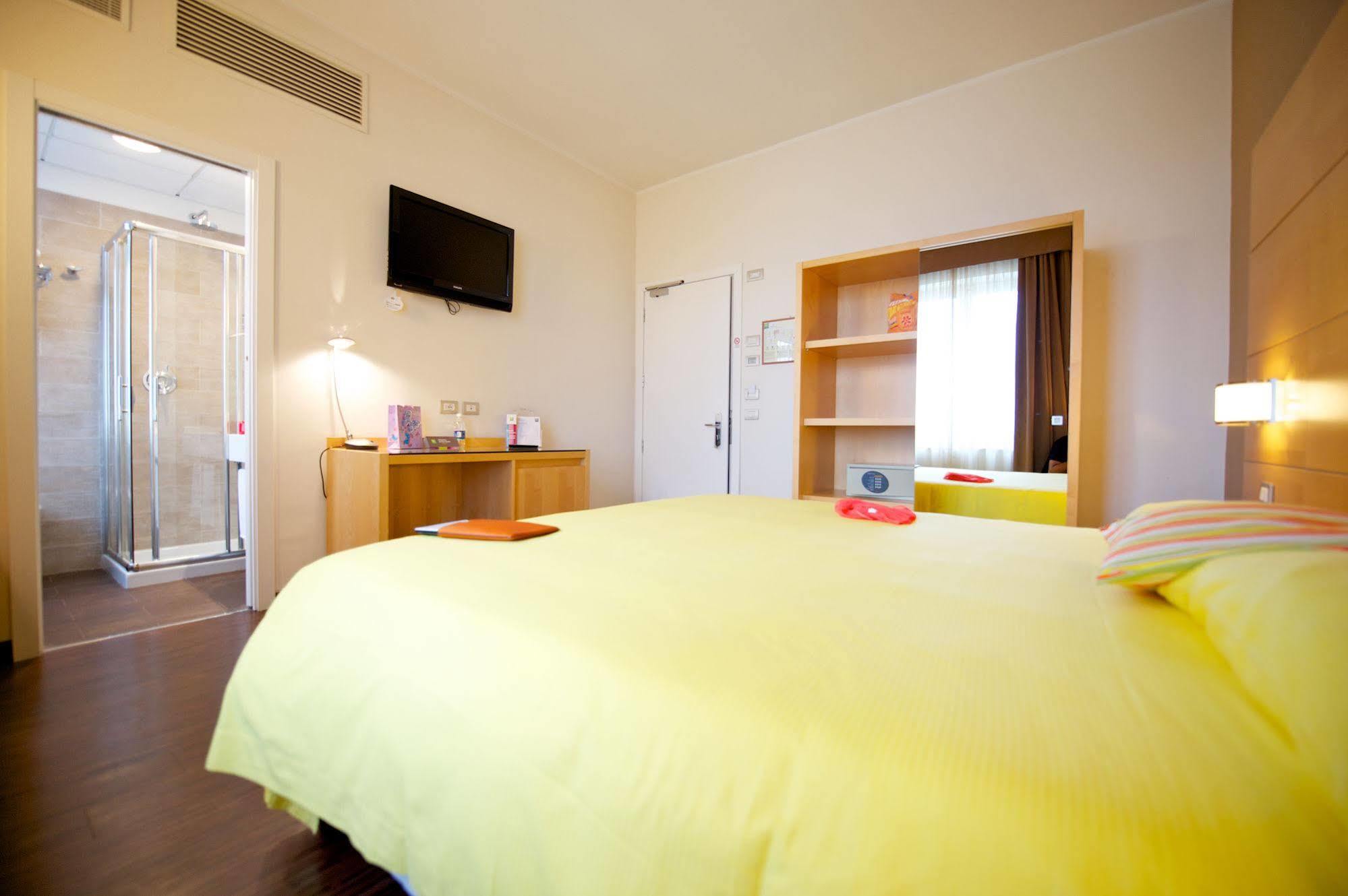 Ibis Styles Parma Toscanini Exterior foto
